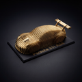 Layered Car Sculpture – Hommage an 911 RSR Motorsport Design – 3D Druck Auto Kunst Gold & Schwarz Minimalistisches Deko Objekt Maßstab 1:36