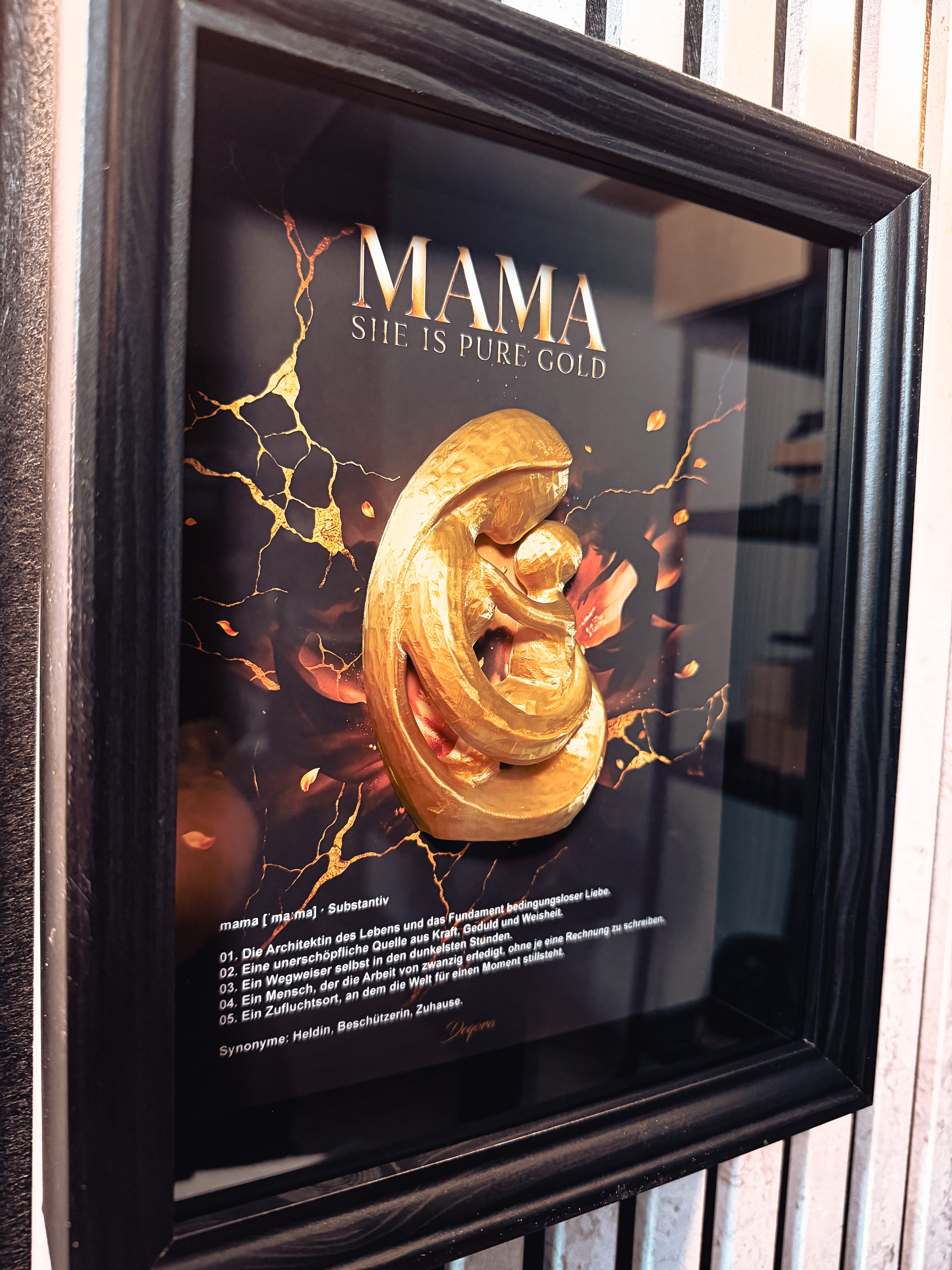 Muttertags Special Mama She Is Pure Gold 3D Shadowbox Mutter Kind Kunstwerk Geschenk DEQORA