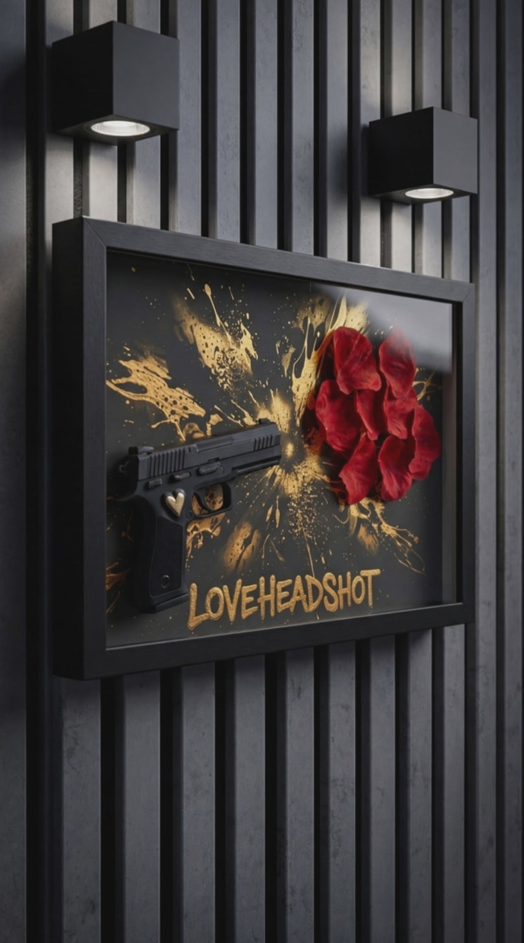 LOVEHEADSHOT 3D Shadowbox Gun Art – Exklusives Wandbild mit 3D-Druck Pistole & Rosen – Modernes Gold & Schwarz Dekor – Pop Art Design DEQORA